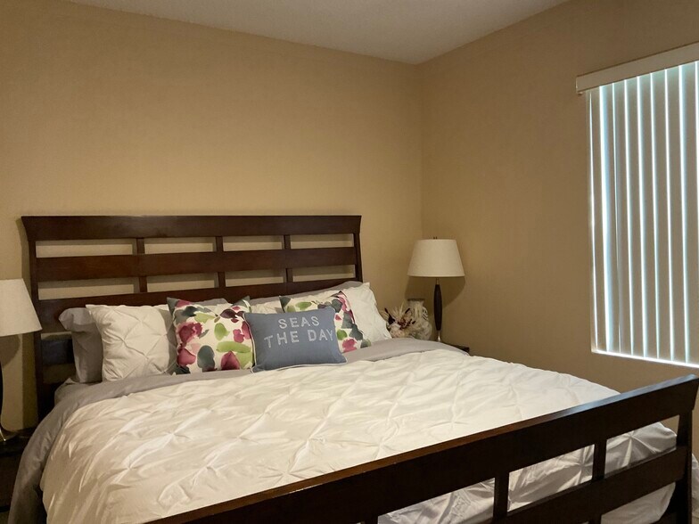 Building Photo - 515 Sunset View Dr