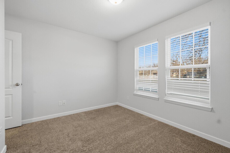 Building Photo - 2050 Lillius St