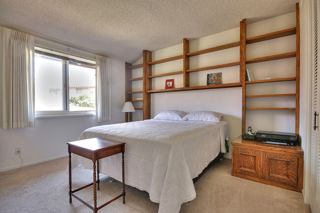 Building Photo - Beautifully updated two bedroom two bath i...