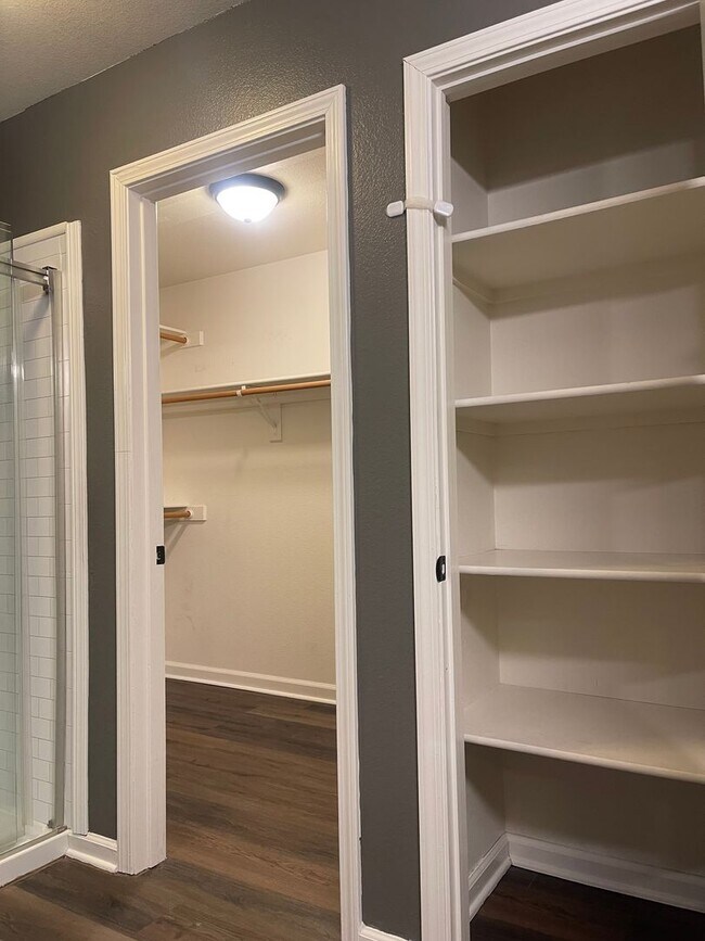 Building Photo - 3 BED 2 BATH HOUSE WITH FENCED BACKYARD IN THE COUNTRY HEIGHTS SUBDIVISION