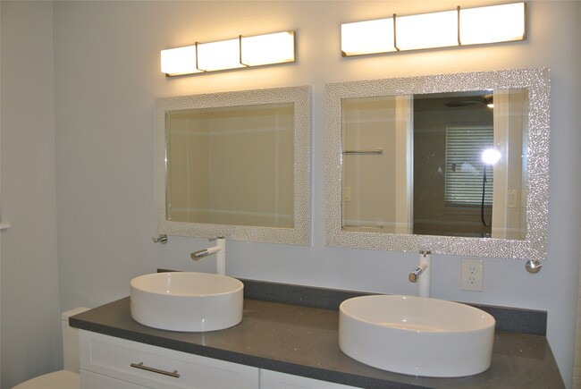 Building Photo - 7911 Greenbush St