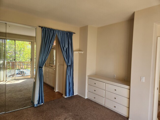 Building Photo - 2651 Dunstan Dr