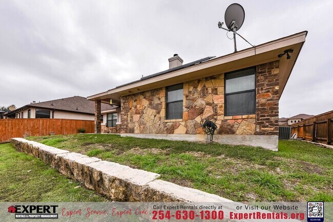 Building Photo - GORGEOUS 3 BEDROOM HOME WITH SOLAR PANELS!!