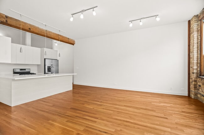 Building Photo - 1755 N Damen Ave