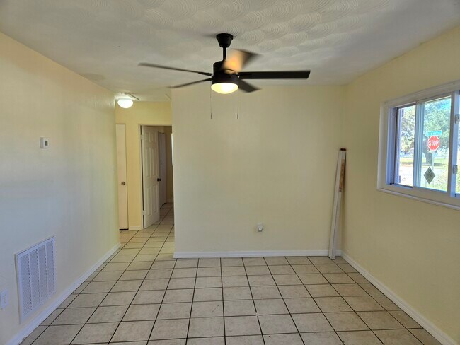 Building Photo - 719 W Palmetto St