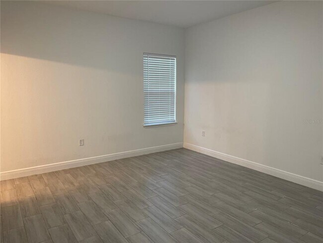 Building Photo - 104 W Greenbriar Pl