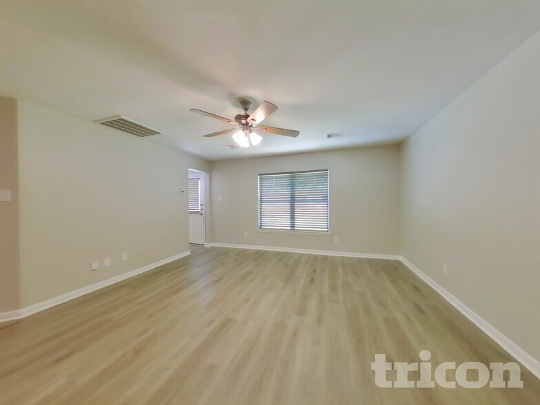 Building Photo - 27016 Leonardo Dr