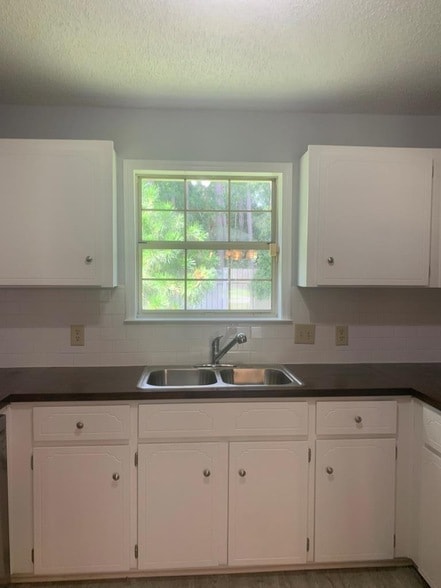 Building Photo - 707 Kadi Dr