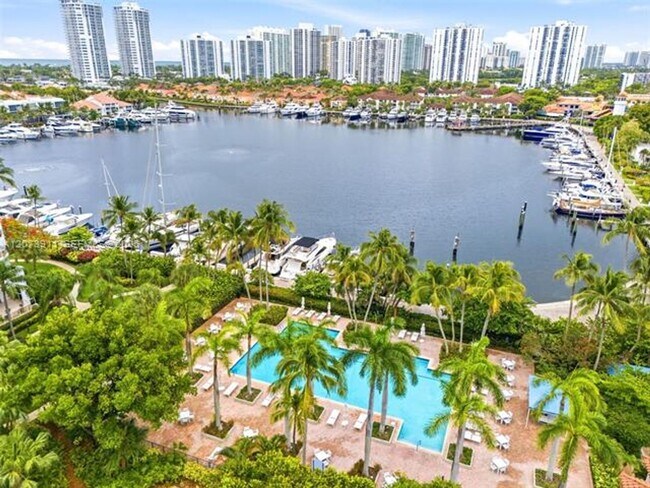 Building Photo - 3610 Yacht Club Dr