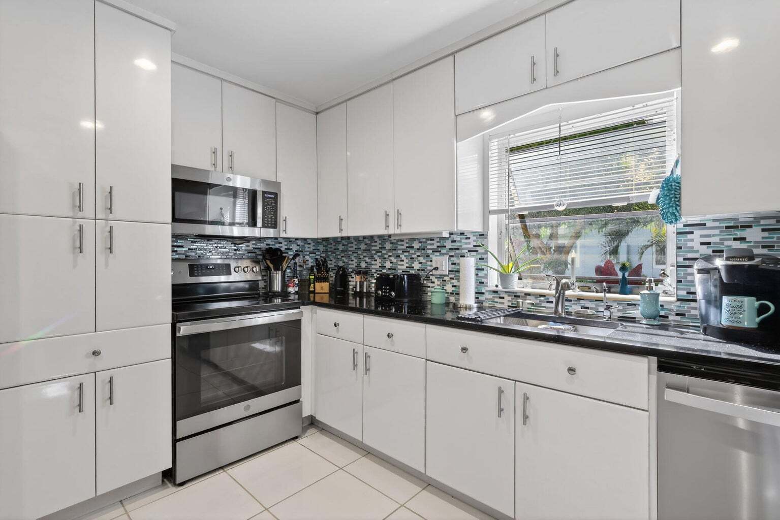 Building Photo - 6357 Overland Dr