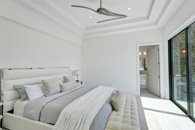 Building Photo - 1111 SE 9th Ave