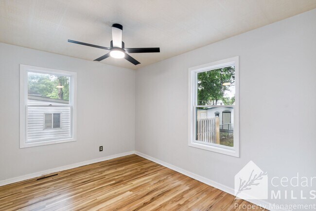 Building Photo - Updated 2 Bedroom Home with Additional Upstairs Loft just South of Kellogg