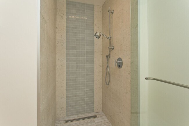 Building Photo - Victoria Place 2705 - Sophisticated 1BR