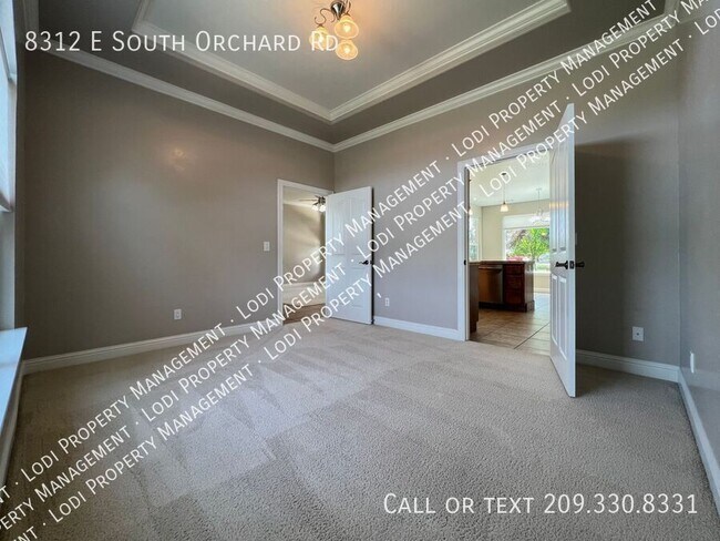 Building Photo - 8312 E Orchard Rd