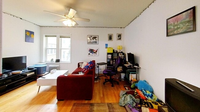 Building Photo - 4827 W Addison St