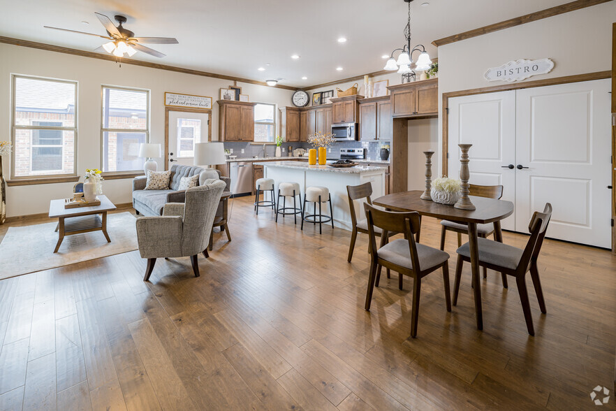 Primary Photo - Belmont Cove North