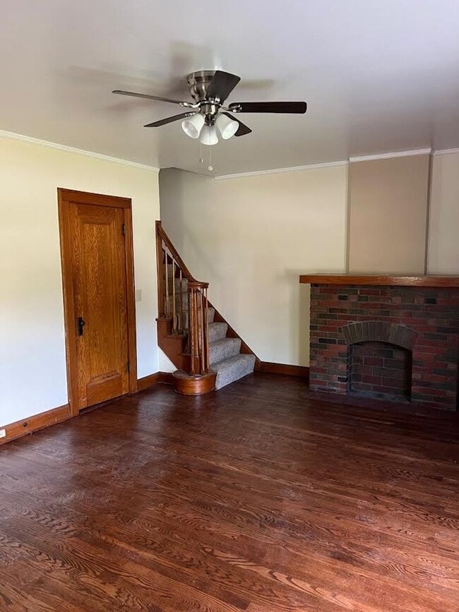 Building Photo - 453 E Kline St