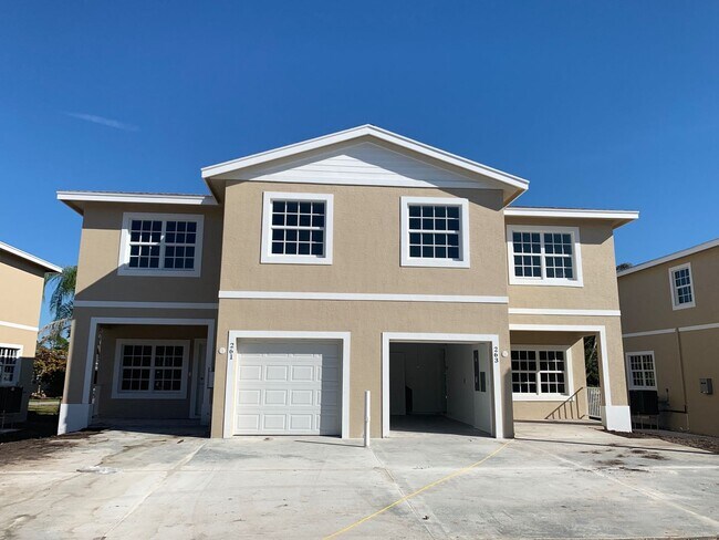 Building Photo - 3/2.5/1  Townhome