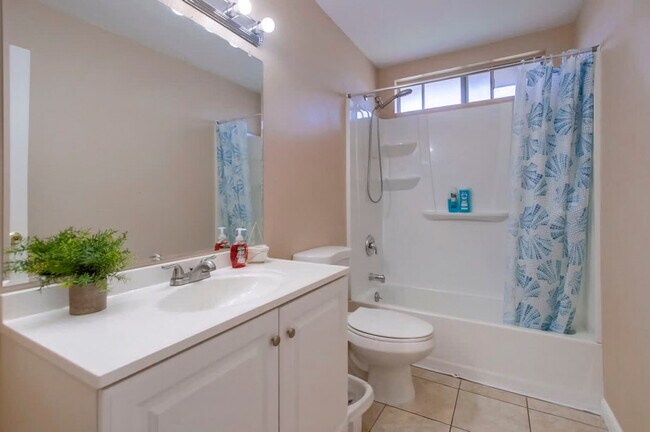 Building Photo - 6434 Bullock Dr