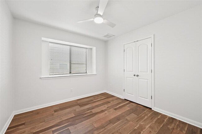 Building Photo - 6909 Bay City Bend