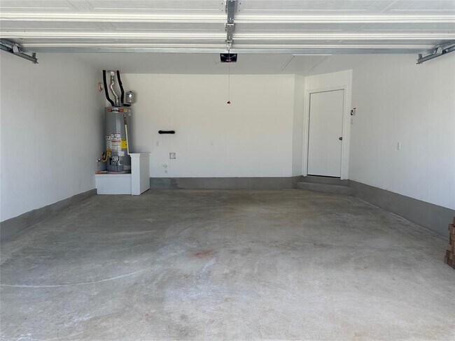 Building Photo - 2513 Four Waters Lp