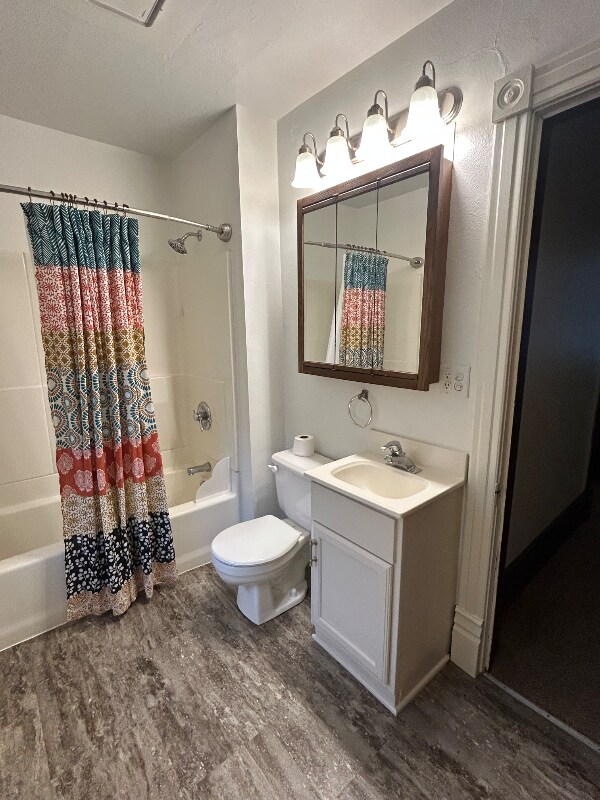 Building Photo - 231 S Prairie Ave