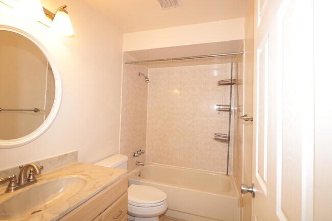 Building Photo - 243 Ocean View Ln