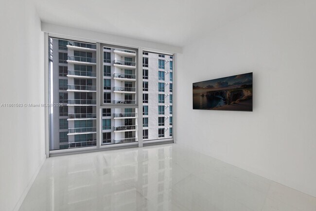 Building Photo - 300 Biscayne Blvd Way