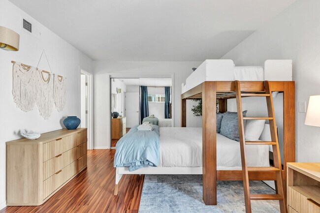 Building Photo - 4585 Saratoga Ave