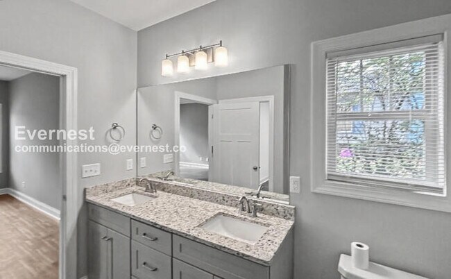 Building Photo - Spacious 3 Bed, 2.5 Bath Home with 2 Car Garage