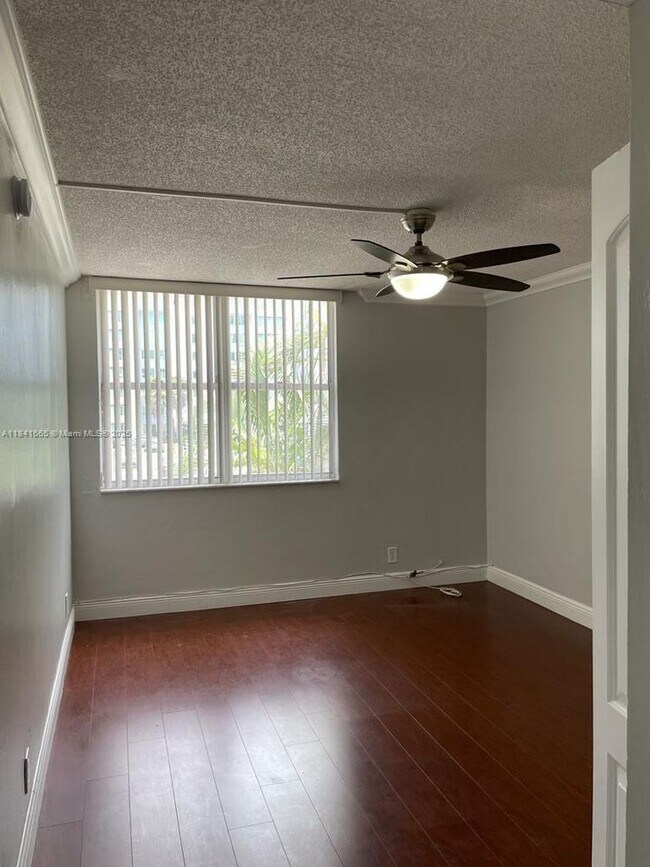 Building Photo - 9143 SW 77th Ave