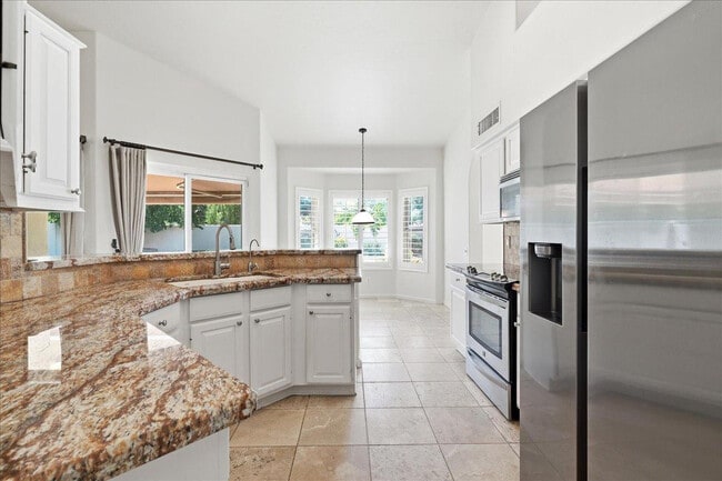 Building Photo - 2207 E Tahitian Way
