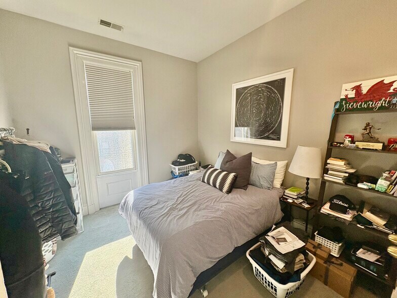 Building Photo - 331 Beacon St