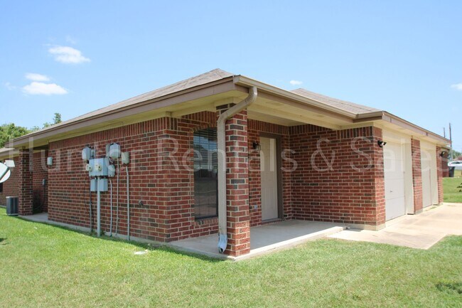 Building Photo - 3007 Dannen Ct