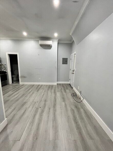 Building Photo - 5516 Hudson Ave