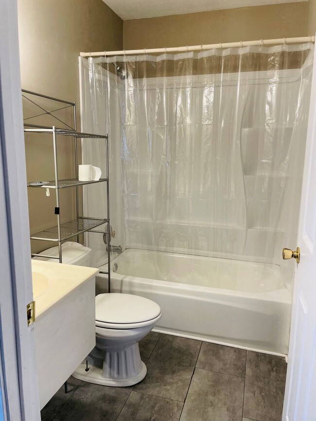 Building Photo - Spooktacular October Deal! Cozy 2BR/1BA fo...
