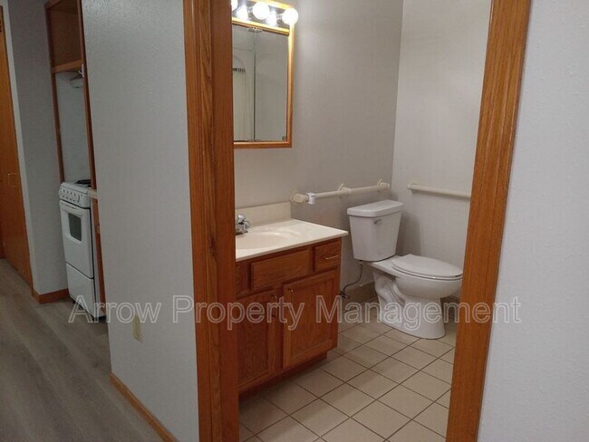 Building Photo - 150 Poppe Dr