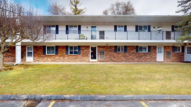 Primary Photo - 42580 Plymouth Hollow Dr