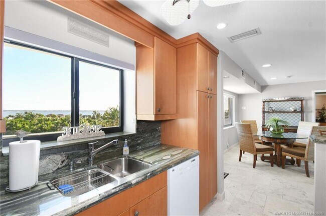 Building Photo - 2375 NE Ocean Blvd