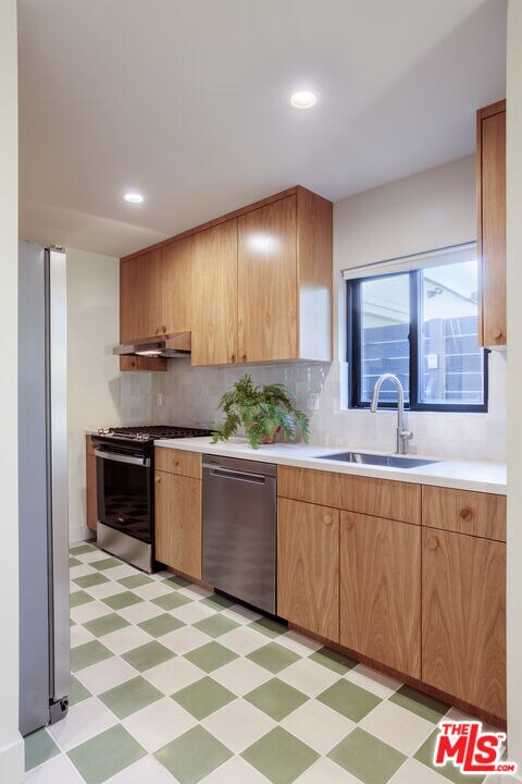 Building Photo - 859 N Mansfield Ave