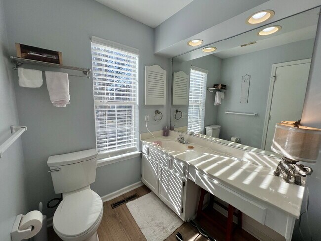 Building Photo - Two bedroom home in the heart of Ocean Lakes