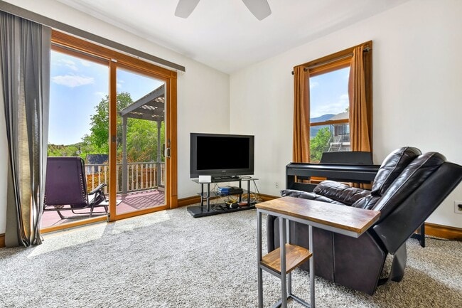Building Photo - Charming Westside 4 Bedroom Home