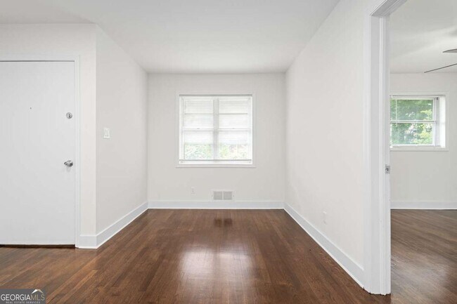 Building Photo - 1437 Vesta Ave