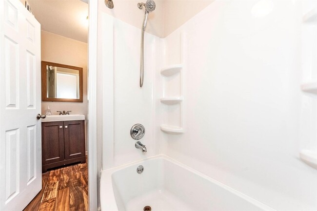 Building Photo - 123 S Carroll St