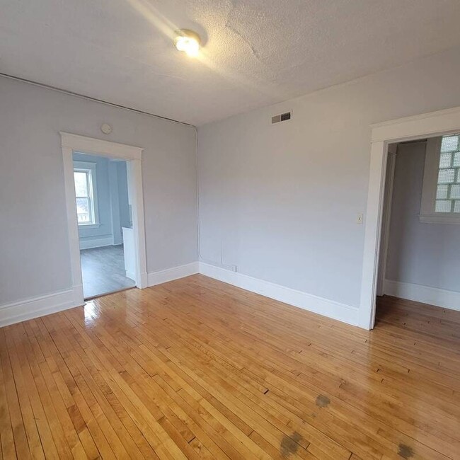 Building Photo - 597 Blair Ave