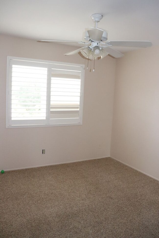 Building Photo - Spacious ALPINE 3 Bedroom 2.5 Bath 2 Story on a Cul De Sac