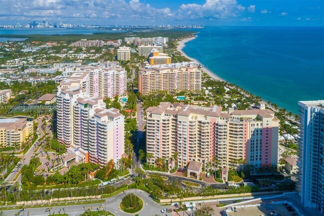 Building Photo - 785 Crandon Blvd