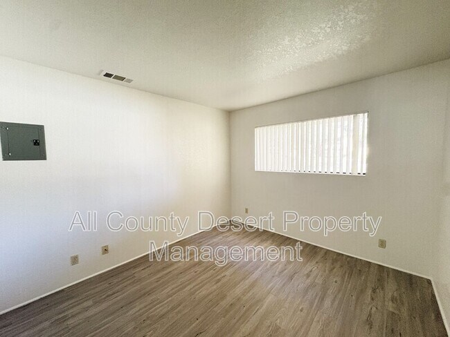 Building Photo - 2809 N Los Felices Rd