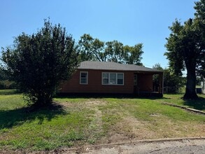 Building Photo - 55 Alan St