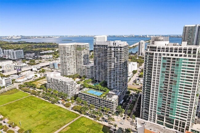 Building Photo - 121 NE 34th St